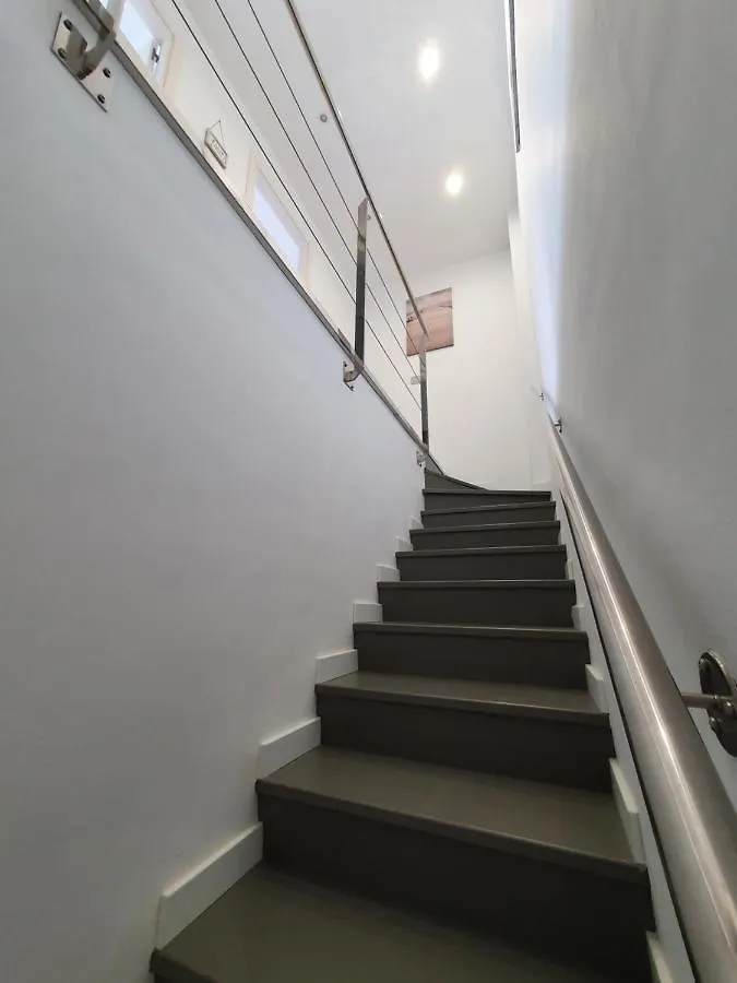 Moderno Duplex Comfort Roses Apartment